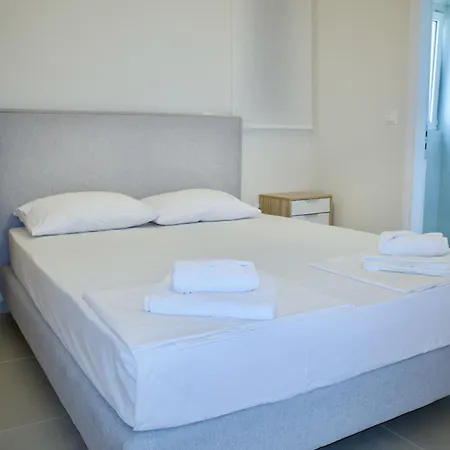 Resitour - Aphrodite Beachfront Apartment Pirgos Psilonerou