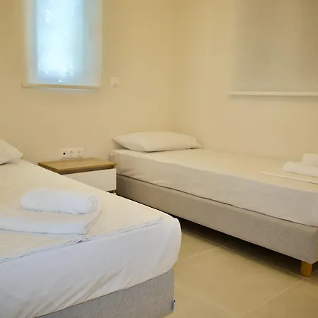 Resitour - Aphrodite Beachfront Apartment Pirgos Psilonerou