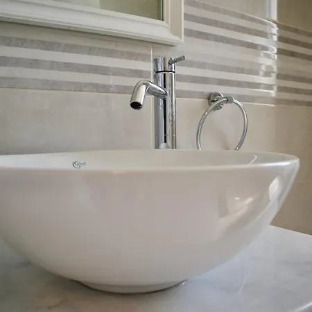 Resitour - Aphrodite Beachfront Apartment Pirgos Psilonerou