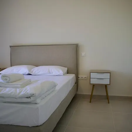 Resitour - Aphrodite Beachfront Apartment *