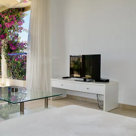 Resitour - Aphrodite Beachfront *