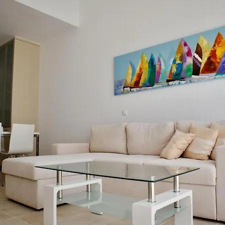 Resitour - Aphrodite Beachfront * Pirgos Psilonerou
