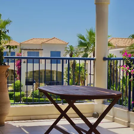Resitour - Aphrodite Beachfront * Pirgos Psilonerou