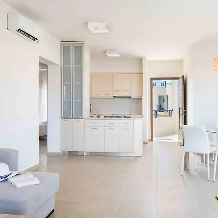Resitour - Aphrodite Beachfront * Pirgos Psilonerou