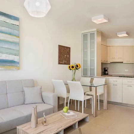 Resitour - Aphrodite Beachfront Apartment