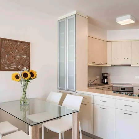 Apartment Resitour - Aphrodite Beachfront *