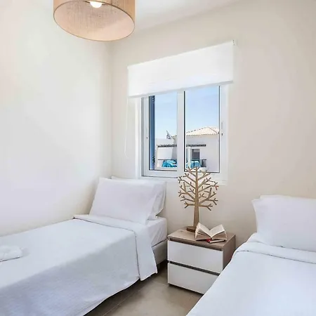 Resitour - Aphrodite Beachfront Apartment *