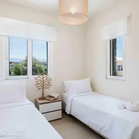 Resitour - Aphrodite Beachfront Apartament